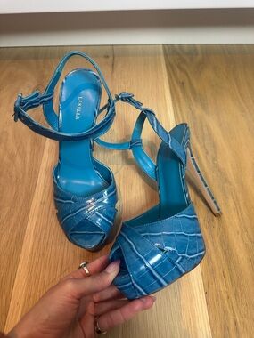 Le Silla Teal Blue Strappy Slingback Heels